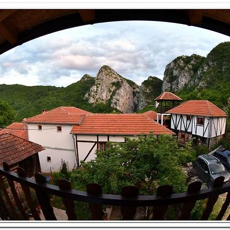 Golemi Kamik Pirot Vlasi Esterno foto