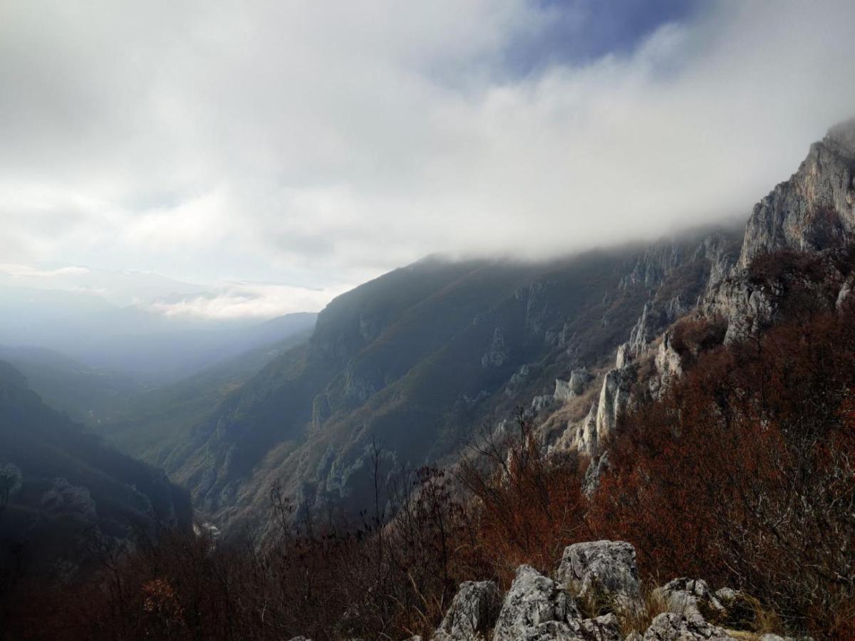 Golemi Kamik Pirot Vlasi Esterno foto