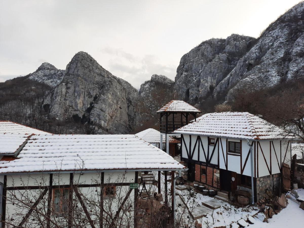 Golemi Kamik Pirot Vlasi Esterno foto