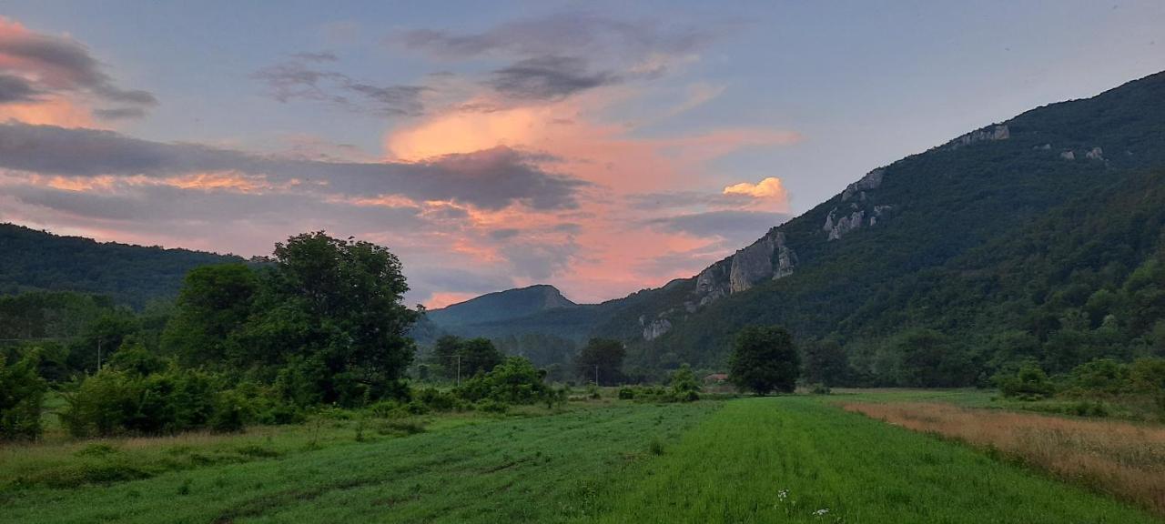 Golemi Kamik Pirot Vlasi Esterno foto