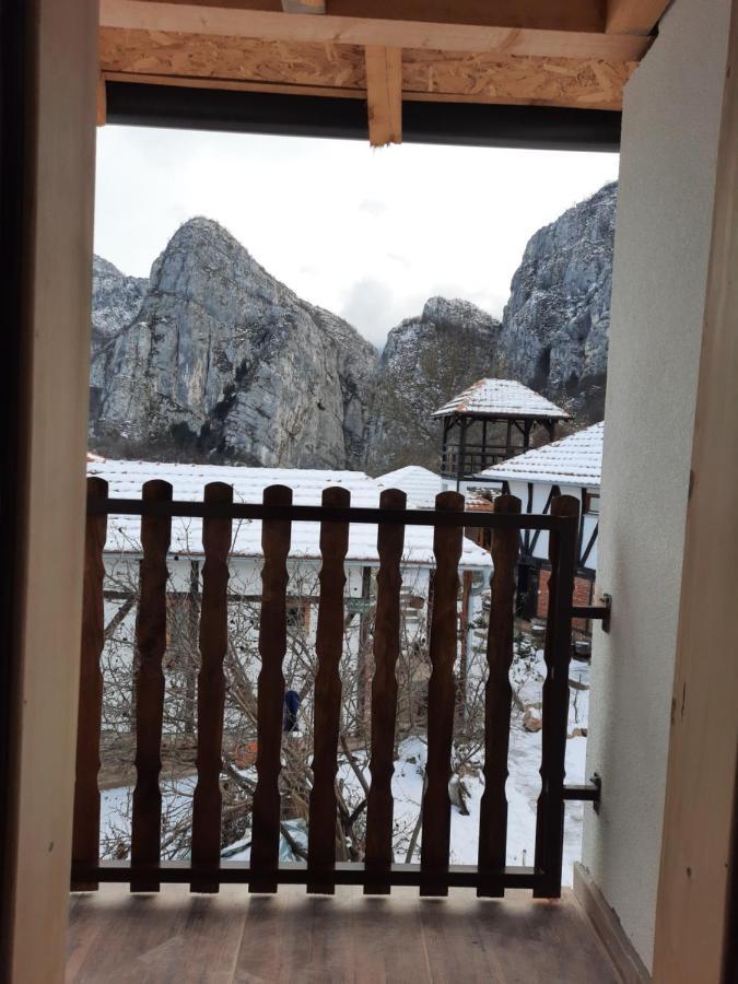 Golemi Kamik Pirot Vlasi Esterno foto