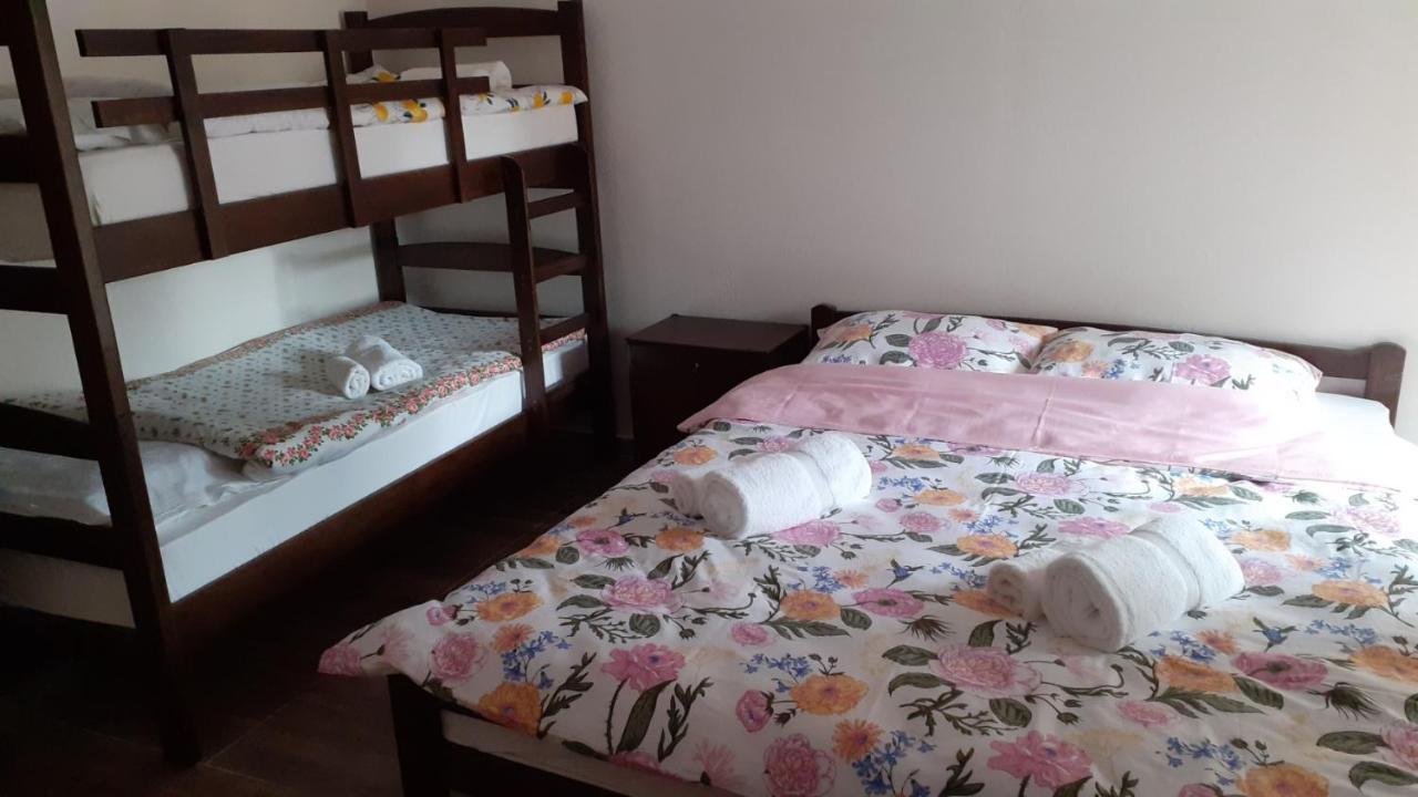 Golemi Kamik Pirot Vlasi Esterno foto