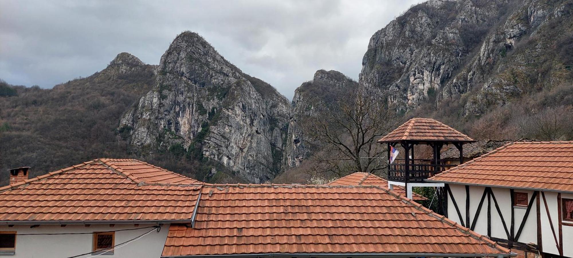 Golemi Kamik Pirot Vlasi Esterno foto