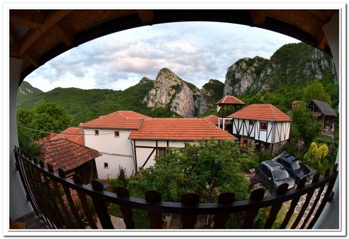 Golemi Kamik Pirot Vlasi Esterno foto