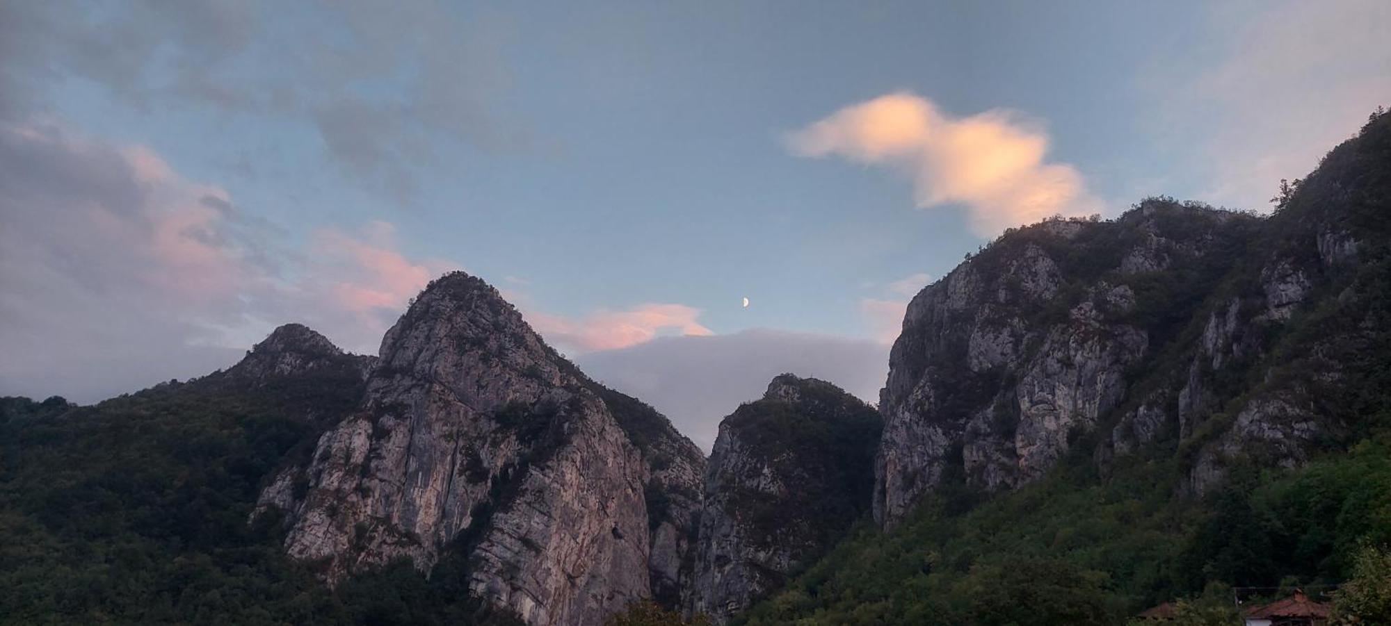 Golemi Kamik Pirot Vlasi Esterno foto