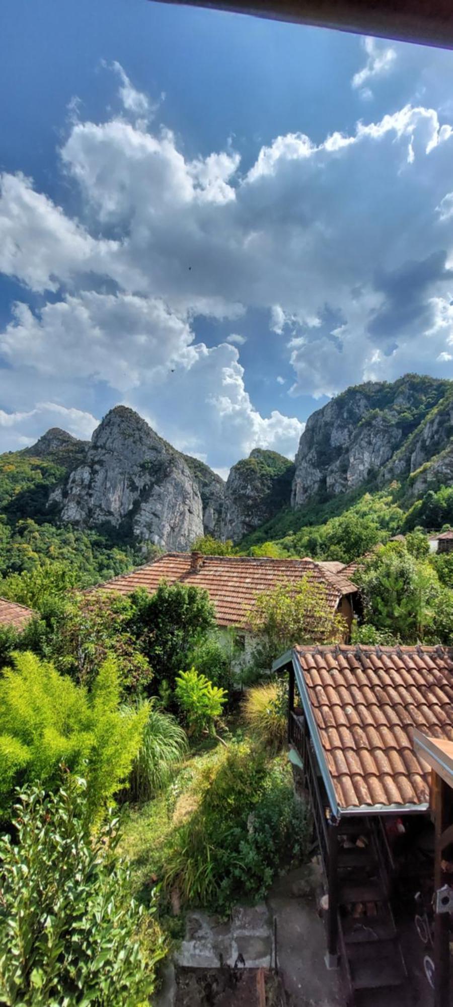 Golemi Kamik Pirot Vlasi Esterno foto
